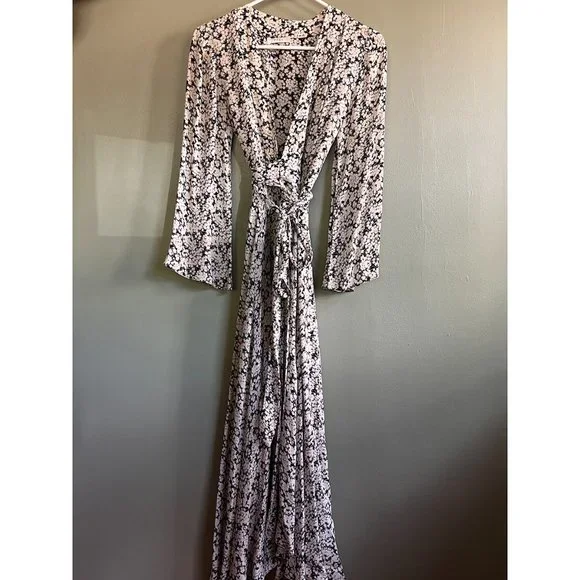 Doen Augusta Dress in Faded Queen Anne's Floral (minor spots) - Picture 6 of 16